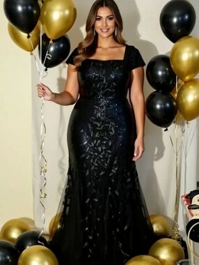 Elegant Black Sequined Embellished Square-Neck Mermaid Style Gown Size 16